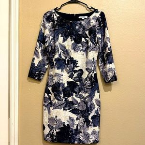 Midi elegant dress with back zipper and 3-4 sleeve. Size 2. Good condition.